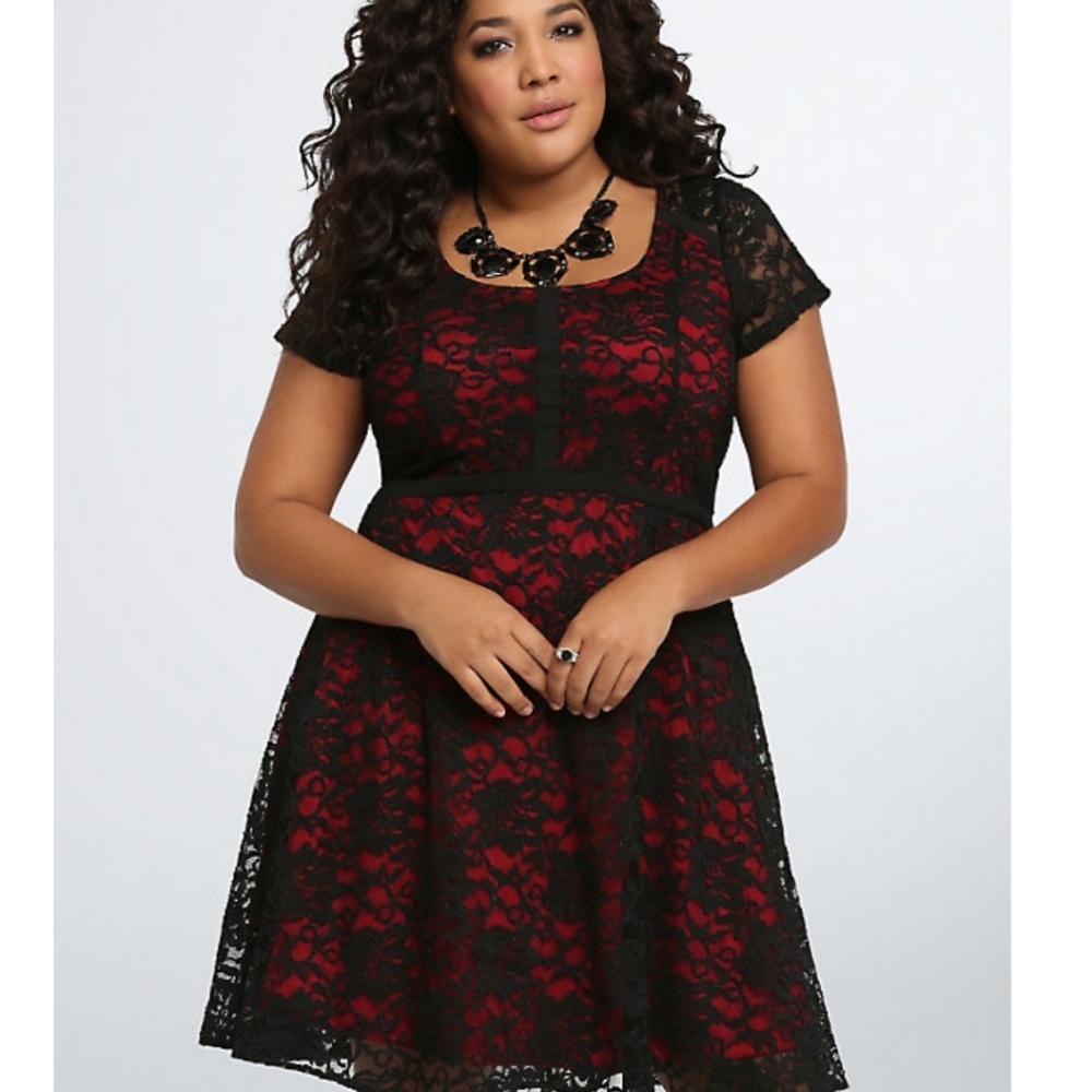 👗💕Torrid Lace Contrast skater dress👗💕